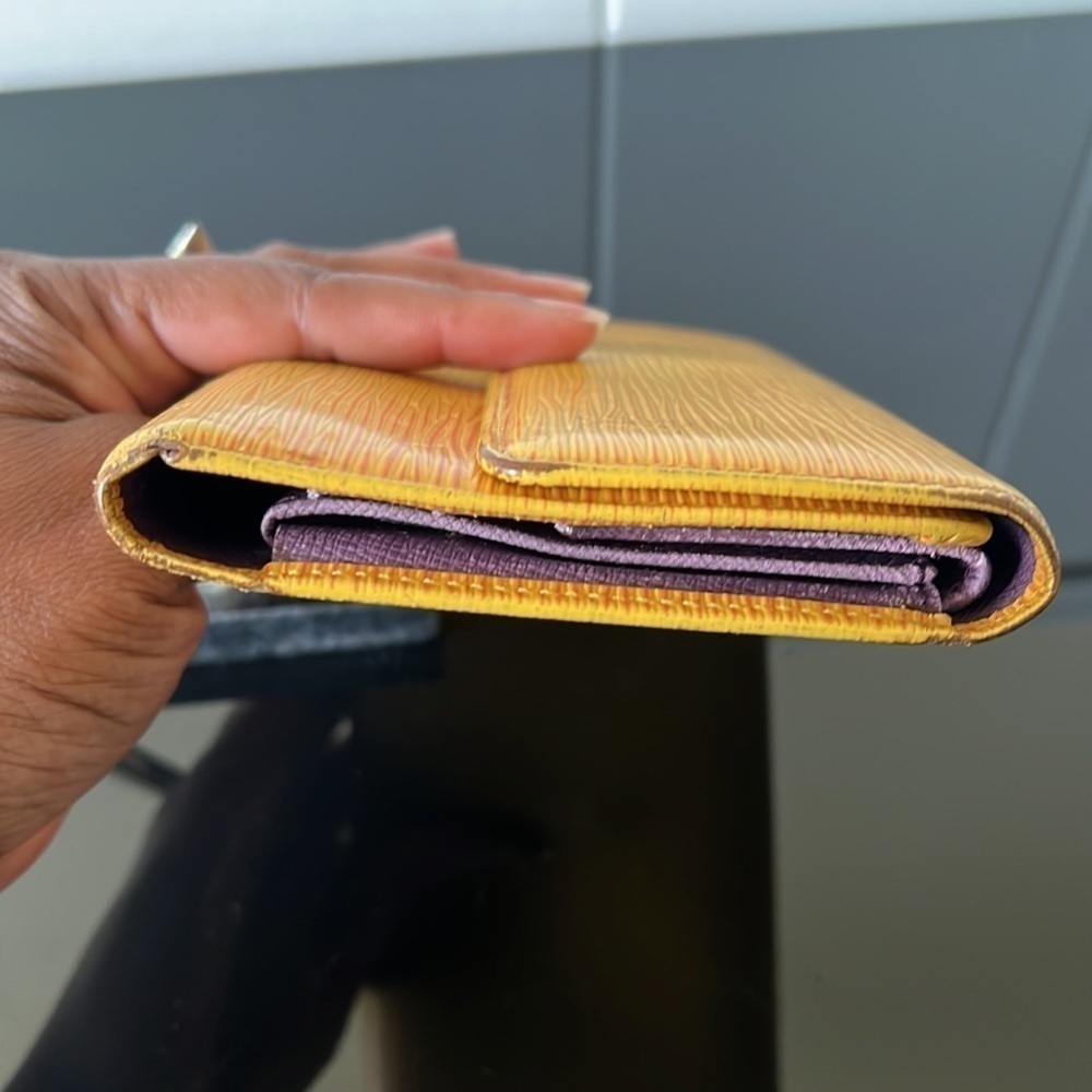 Louis Vuitton Epi Trifold Wallet - Picture 8 of 9